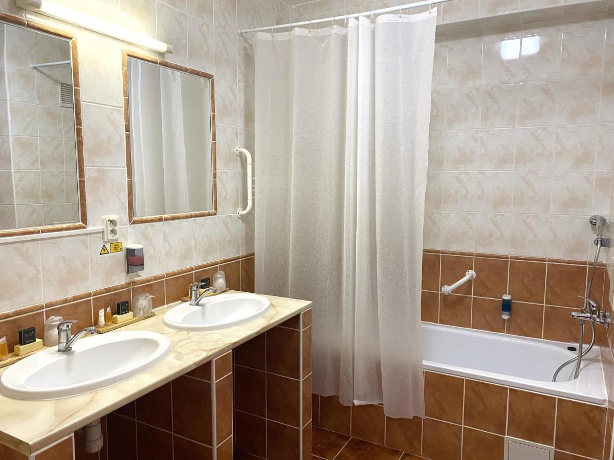 Hotel Baronka Братислава Екстериор снимка
